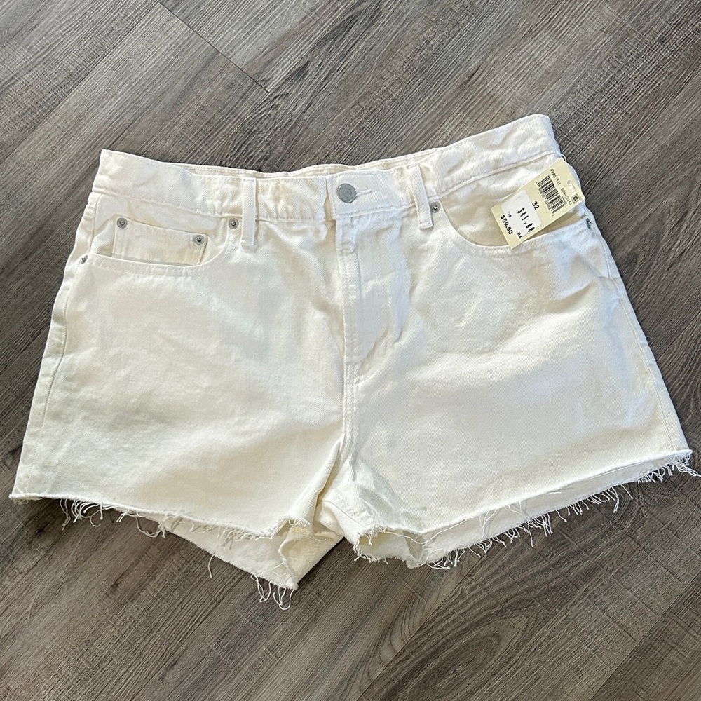 Lucky Brand woman’s relaxed shorts - size 14/32